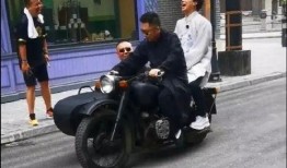 狗仔爆料李现摩托车视频,狗仔镜头下的帅气瞬间